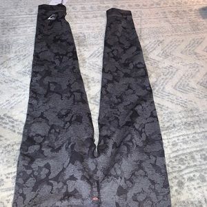 Gymshark Camo Leggings NWT small hole on back side